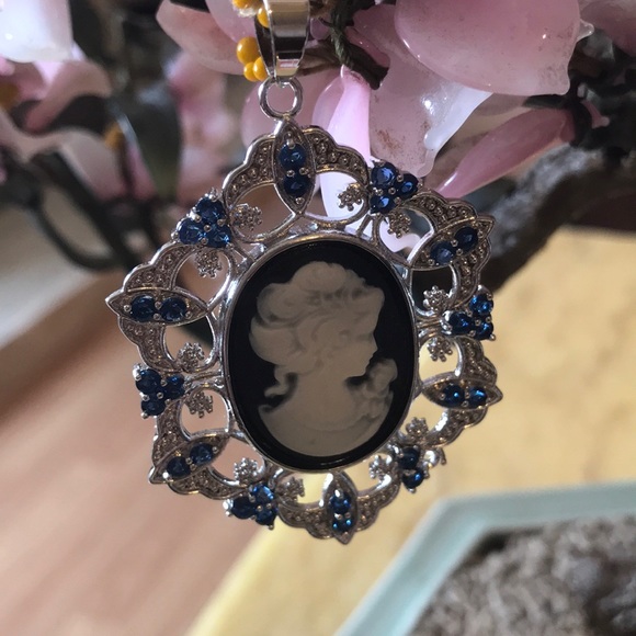 Vintage Jewelry - Vintage 925 onyx Greek goddess cameo tanzanite